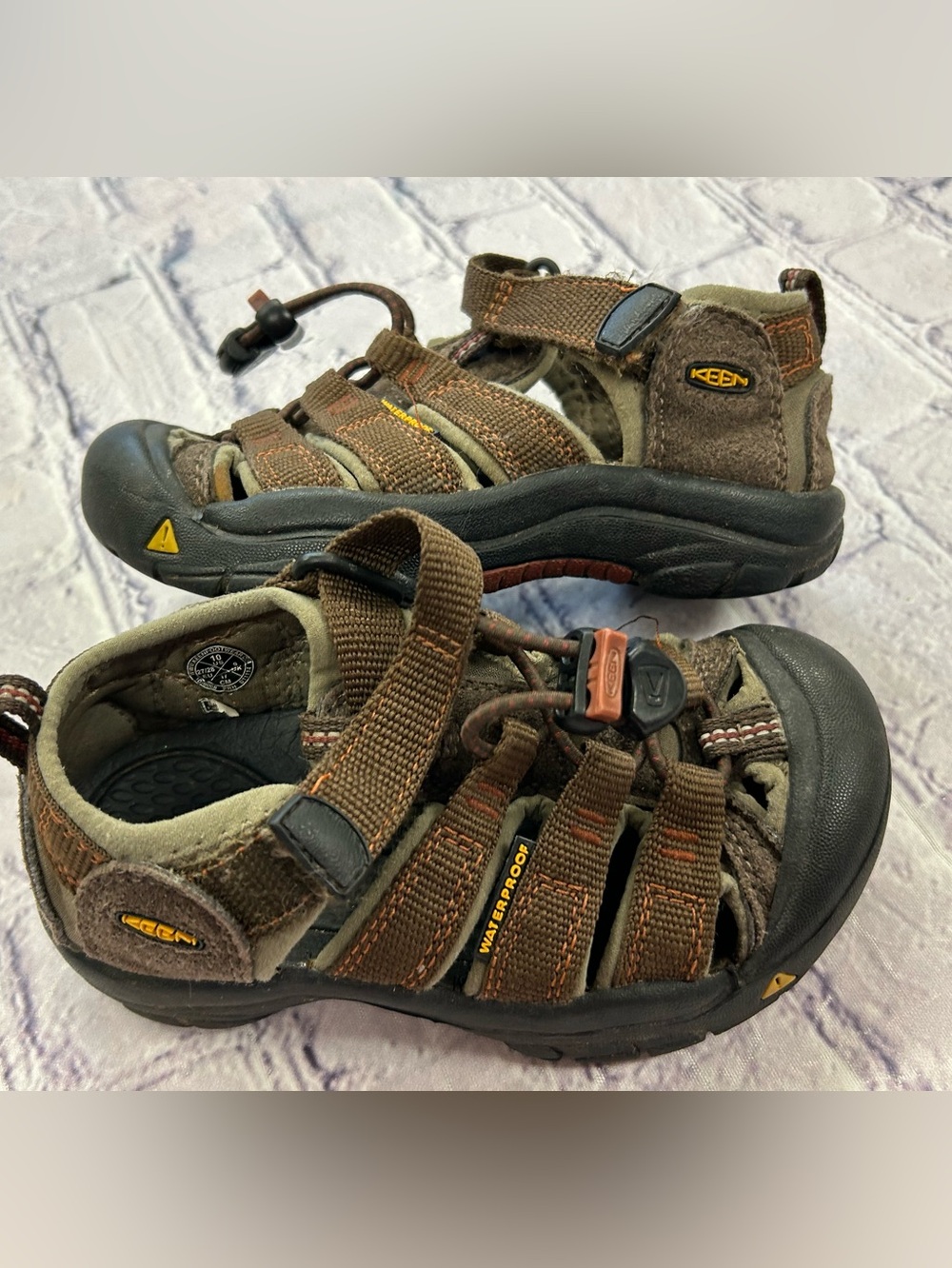 KEEN toddler size 10Y waterproof hiking sandals